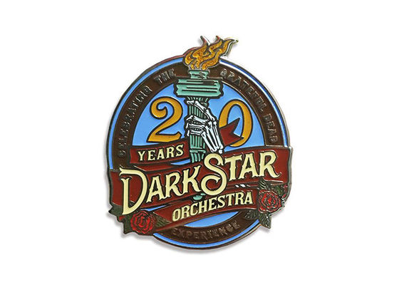 China Druckguss Erstellen Sie benutzerdefinierte Magnetstifte Broschen Jeans Shirt SGS CE fournisseur