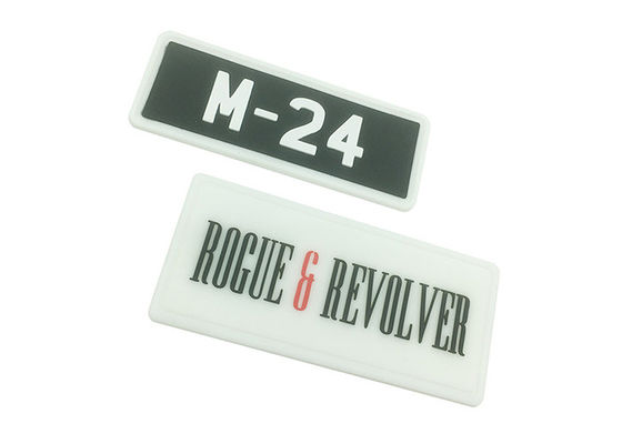 Aufgestellte, genähte, einzelne, maßgeschneiderte Patches, 3D-PVC-Badge-Applikationen mit Knopfschleife fournisseur