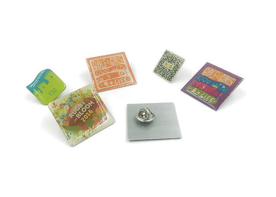 30x30mm Benutzerdefinierte Emaill-Pin-Bedges Schmetterlingskupplung Sandstrahlen oder Doppelseitiges Design fournisseur