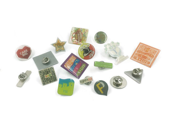 Jeans Shirt Tasche Custom-Emaille Lapel-Pins benutzerdefinierte Form mit Pantone-Farbe fournisseur