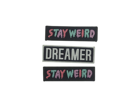 Warmschmelz-Klebstoff-Embroiderte Stoffpatches, langlebige, maßgeschneiderte Patches für Hüte fournisseur