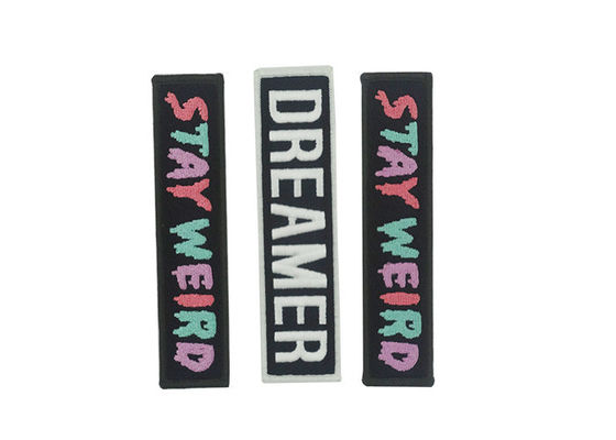 Warmschmelz-Klebstoff-Embroiderte Stoffpatches, langlebige, maßgeschneiderte Patches für Hüte fournisseur