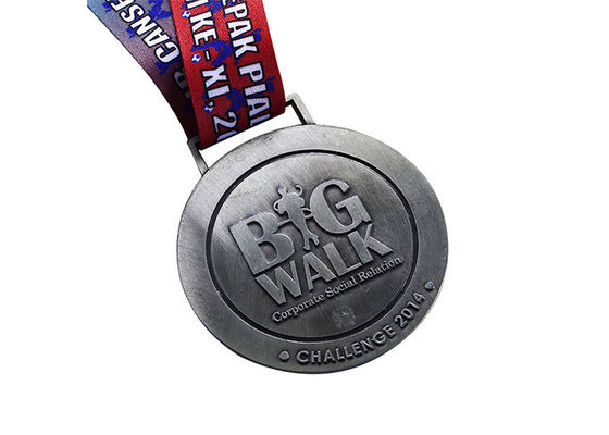 Dauerhaftes Eisenmaterial Fußballball Sportmetallmedaillen zur Werbung fournisseur