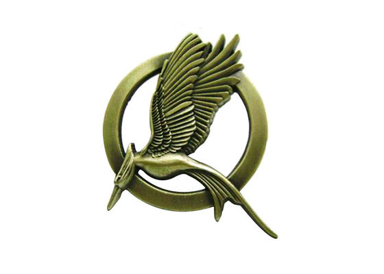 Custom Anime Metall Initial Badge Emaille Lapel Pins Broschen Druckgussverfahren fournisseur