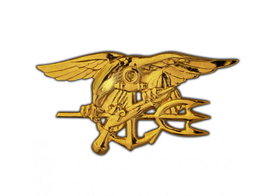 Erstellen von Emaill-Lapel-Pins für Kleidung polnische Rückseite / kundenspezifische Emaill-Badges fournisseur