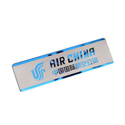 Custom Business ID Emblem Metall Lapel Pin Gold Name Tag Abzeichen mit Magnethalter fournisseur